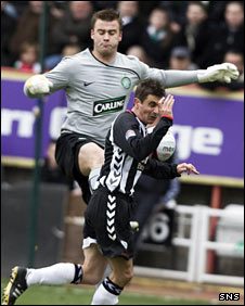 Artur Boruc and Craig Dargo