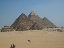 Les trois grandes pyramides de la nécropole de Gizeh.